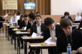 Matura 2013: Uczniowie skarżą sie, że do egzaminu z matematyki i polskiego przystąpią jednego dnia