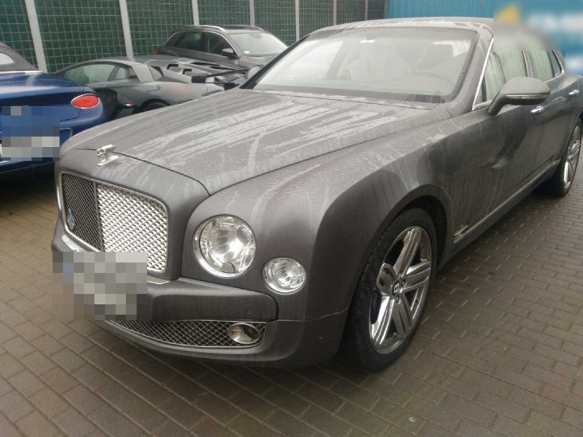Skradziony w Niemczech Bentley odnaleziony w Warszawie. "Samochód pochodzi z przestępstwa"
