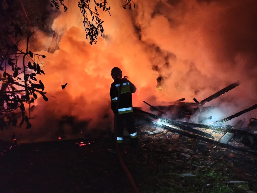 Akcja gaśnicza w Dąbrowicy trwała blisko cztery godziny. Z...