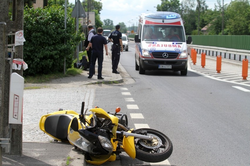 Droga Wrocław - Oleśnica. Zderzenie dwóch motocyklistów (ZDJĘCIA)