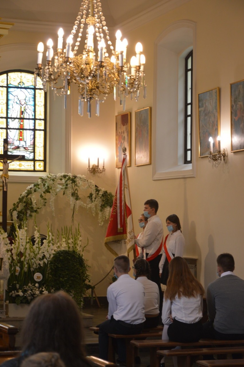 Uroczysta Msza Święta z okazji inauguracji roku szkolnego w Kościele Świętego Stanisława w Skierniewicach [ZDJĘCIA]