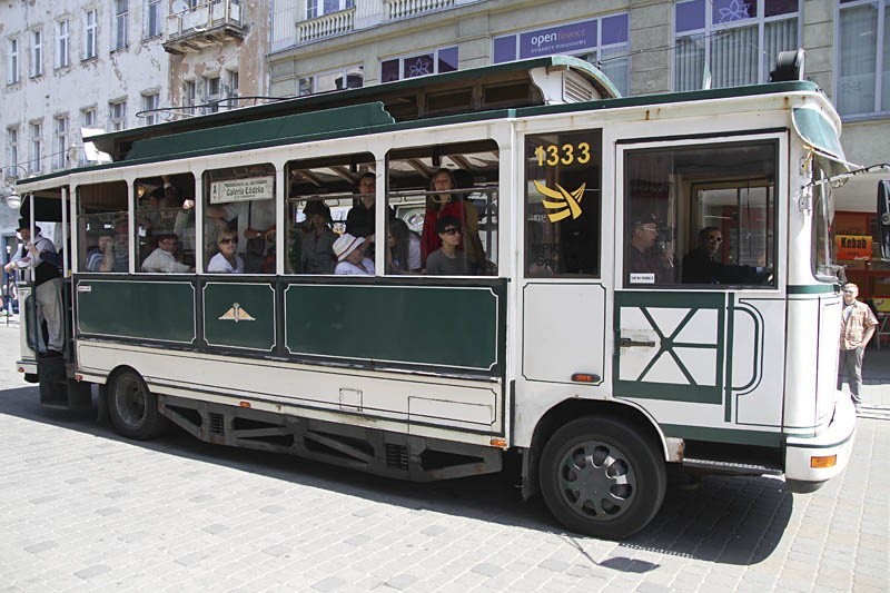 Zwiedzanie Łodzi w trambusie [ZDJĘCIA]