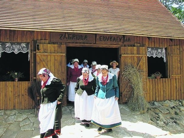 W zagrodzie edukacyjnej można kupić np. owcze sery