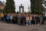  Uczniowie zapalili znicze przy pomnikach ofiar okupacji niemieckiej