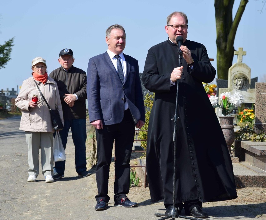 Malbork. Uczcili pamięć ofiar zbrodni katyńskiej i ofiar katastrofy pod Smoleńskiem [ZDJĘCIA]