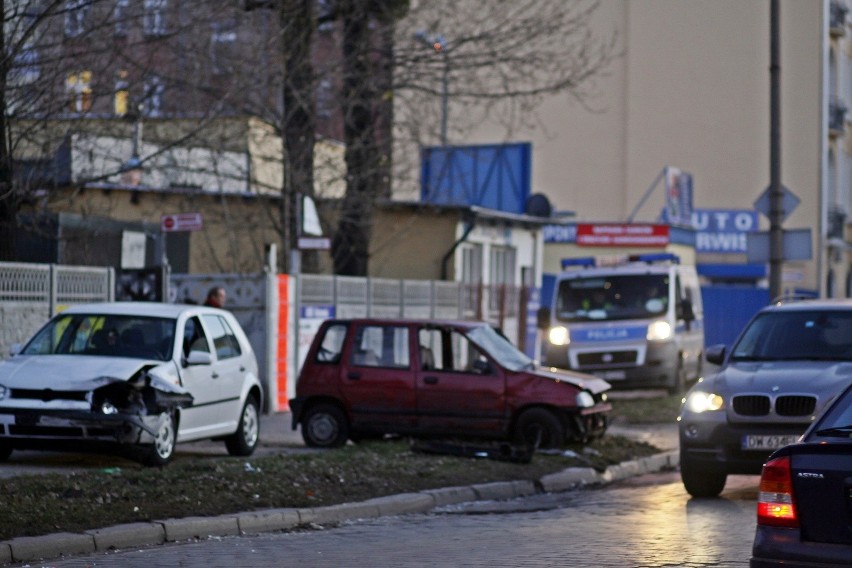 Wrocław: Wypadek na ul. Hubskiej (ZDJĘCIA)