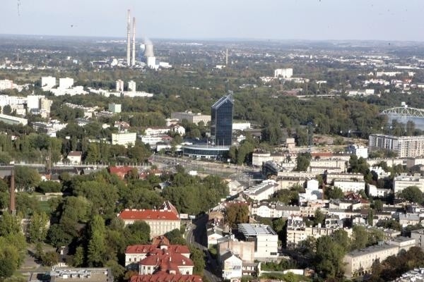 Wyższy ma 262 metry, a niższy 226.  Trudno sobie wyobrazić, żeby Kraków mógł wybudować wieżowce, które je zasłonią, skoro nie możemy od lat dokończyć szkieletora. Poza tym mogłoby to oszpecić panoramę miasta