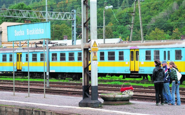 Dworzec PKP w Suchej Beskidzkiej nie należy do najbardziej tłocznych w naszym regionie