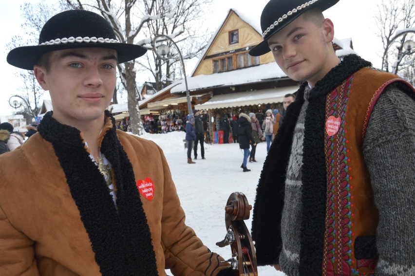 WOŚP 2019. Górale w takt muzyki zbierają datki na Krupówkach [ZDJĘCIA]