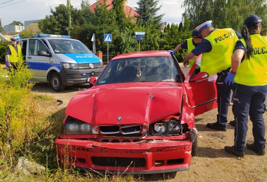 Zderzenie dwóch samochodów na skrzyżowaniu. Kierowca beemki był pod wpływem marihuany i amfetaminy