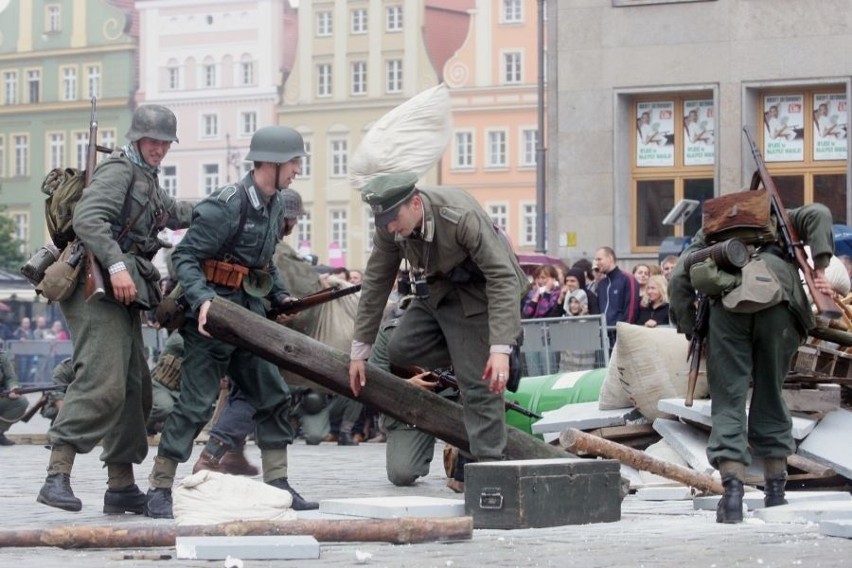 Wrocław: Rekonstrukcja Powstania Warszawskiego w Rynku