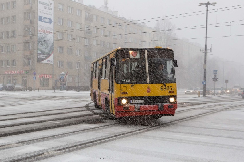 Warszawa narażona na śnieżyce, susze i powodzie. Miasto...