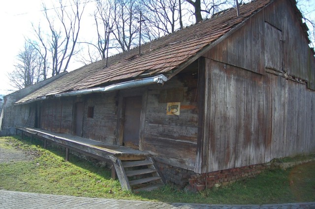 Spichlerz chylił się ku ruinie. Tak wyglądał jeszcze trzy lata temu...