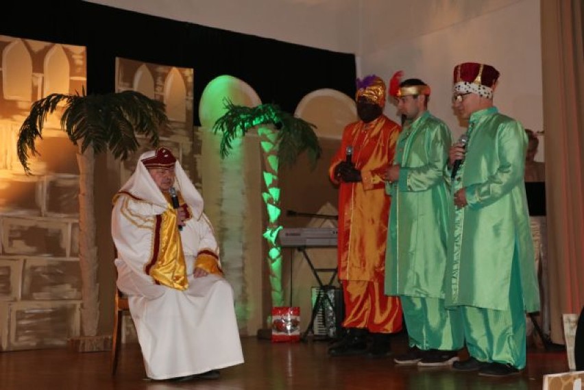 Jasełka "Bóg się rodzi" zgromadziły pełną widownię w Domu Kultury w Maszewie Lęborskim [ZDJĘCIA]
