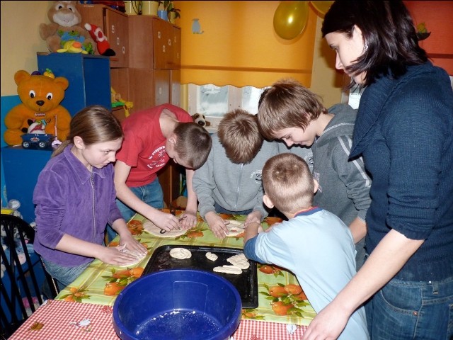 W ubiegłym roku w świetlicach OWR dzieci robiły m.in. figurki z masy solnej