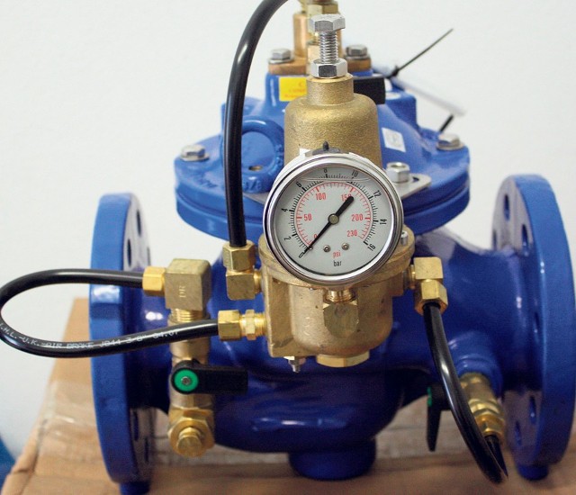 Reduktor ciśnienia reguluje ciśnienie wody w sieci wodociągowej