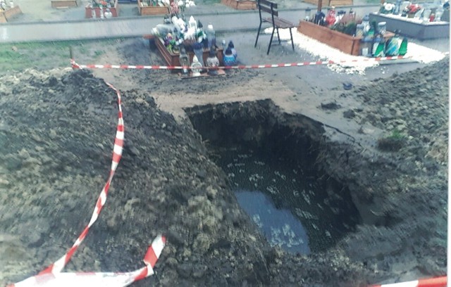 Groby za zalane przez wodę. Czy w takich warunkach można mówić o godnym pochówku? - pyta Czytelnik Pomorskiej.