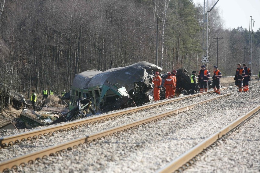 Katastrofa kolejowa w Szczekocinach: Więcej ciał nie ma, wrak usunięty. Koniec akcji