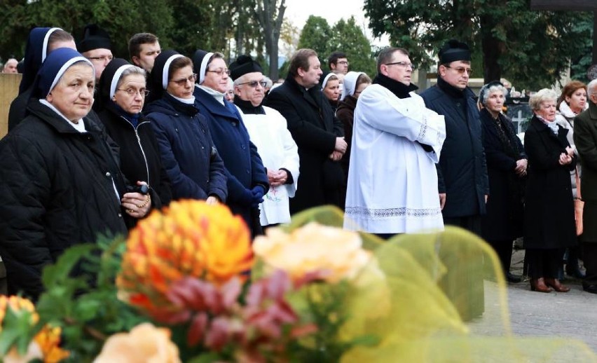 Koronawirus Nowy Sącz. Cmentarze zamknięte na Wszystkich Świętych i Dzień Zaduszny. Premier Mateusz Morawiecki podał nowe obostrzenia 30.10 