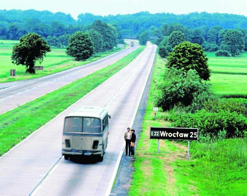 Słynna autostrada z betonowych płyt, na której każdy...