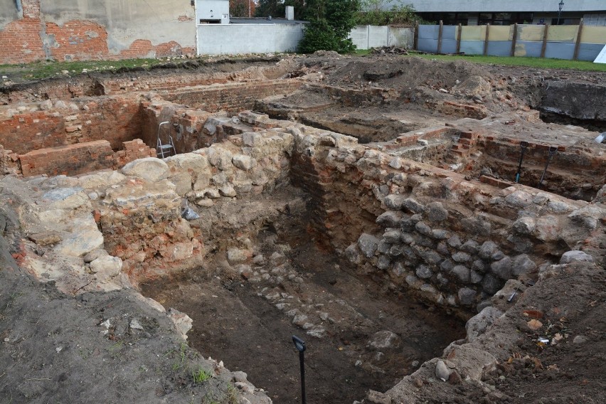 W Sulechowie odkopano 12 szabel, 26 bagnetów oraz wiele...