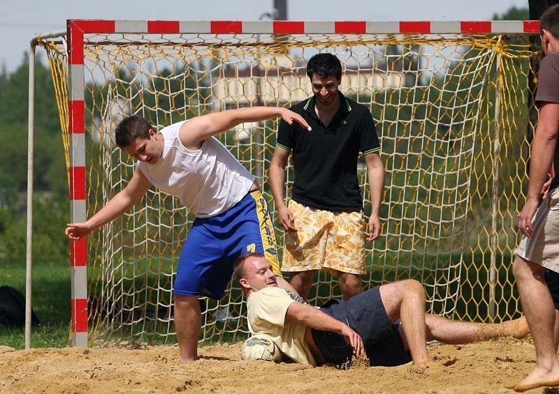 Turniej piłki plażowej na Lumumbowie [ZDJĘCIA]