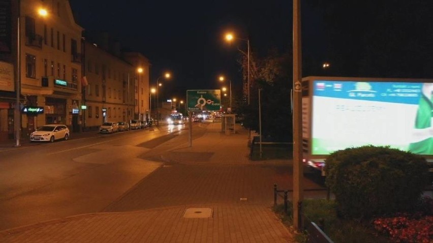 Tarnów. Większość ulicznych lamp w mieście nocą wciąż gaśnie. Powód? Tauron za ich włączenie chce od miasta pieniędzy