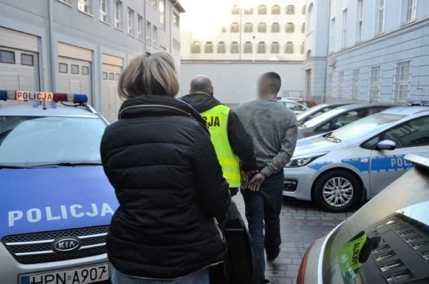 34-latek z Gdańska groził rodzinie siekierą. Przed policją próbował uciec na motocyklu