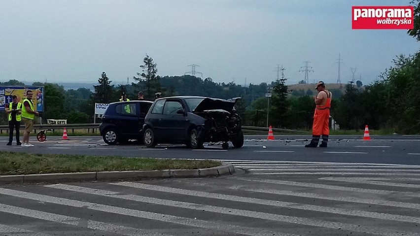 Wypadek na trasie Świebodzice - Wałbrzych [ZDJĘCIA] 