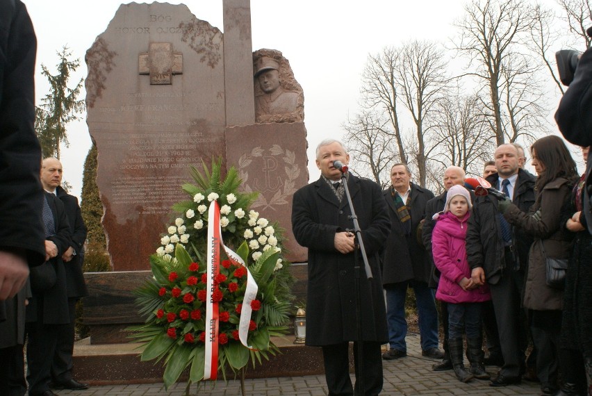 Kaczyński w Piaskach upamiętnił żołnierzy wyklętych