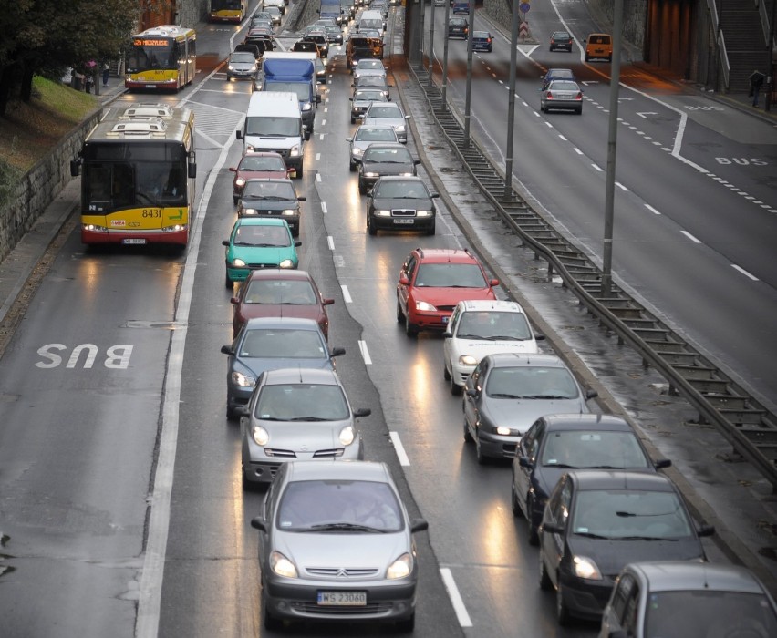 Buspas na Puławskiej zmniejszy smog w Warszawie? Aktywiści...