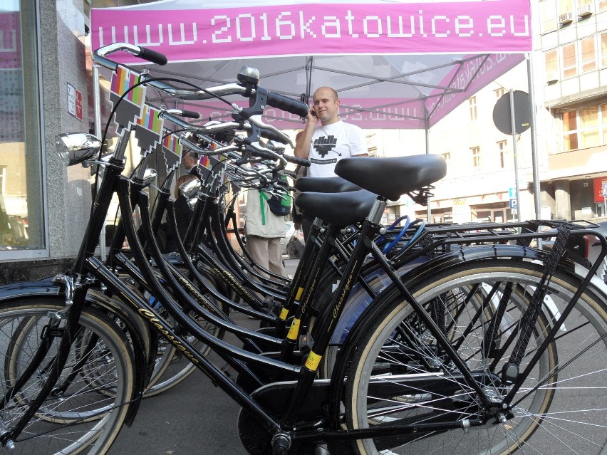 To mobilna wypożyczalnia biura ESK, w ubiegłym roku stanęła...