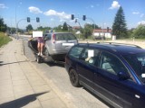 Zgłobice. Volkswagenem ciągnął lawetę z fordem i trójką dzieci w środku. Prawo jazdy stracił dzień wcześniej