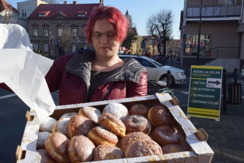 Tyle pączków kupiła w Tłusty Czwartek 2020 roku spotkana...