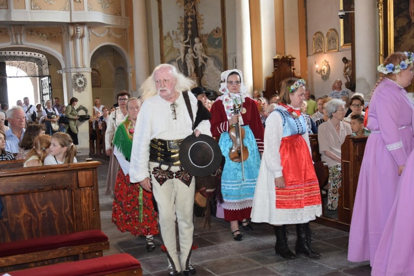 Muzycy ludowi uczestniczyli w uroczystej Mszy świętej