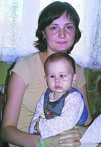 10-miesięczna Zuzia z mamą Moniką