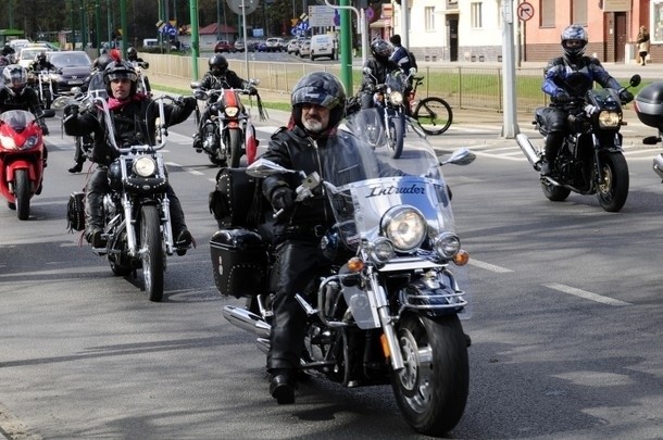 Poznań: Motocykliści przejazdem przez miasto rozpoczęli sezon [ZDJĘCIA, WIDEO]