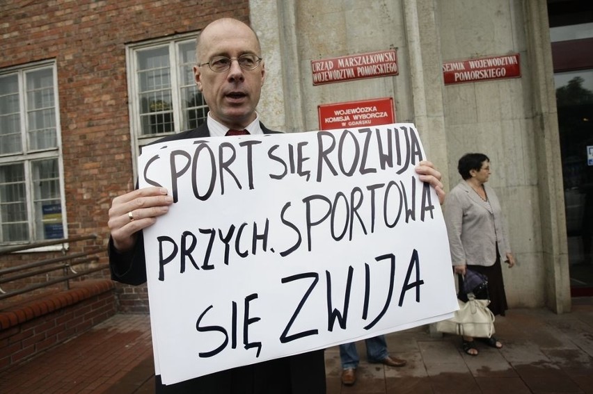 Gdańsk: Pikieta przeciw likwidacji Wojewódzkiej Przychodni Sportowo-Lekarskiej (ZDJĘCIA)