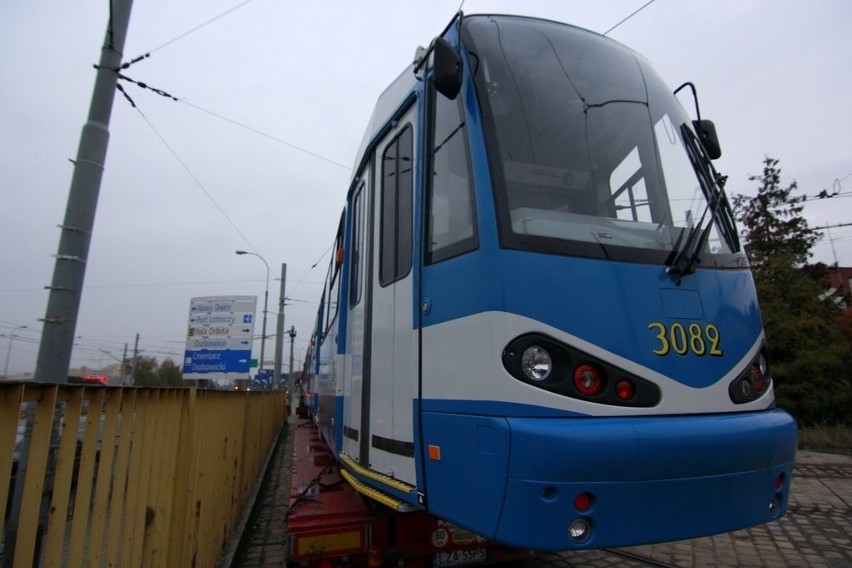 Nowoczesne tramwaje z Wrocławia. Pojechały do Krakowa (ZOBACZ ZDJĘCIA)