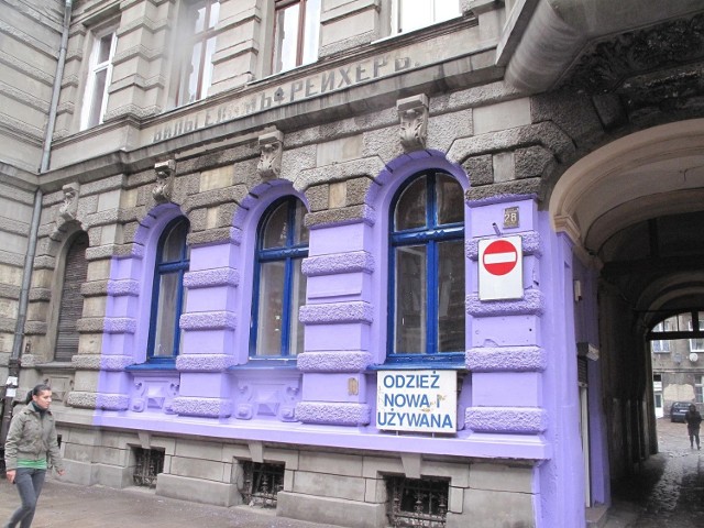 Kamienicę  często odwiedzają turyści. Jest tu cenny rosyjski napis i jedyna w Łodzi synagoga sprzed wojny