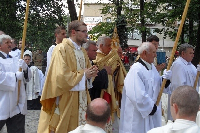 Boże Ciało w Częstochowie: Procesja przeszła Aleją NMP [ZDJĘCIA]