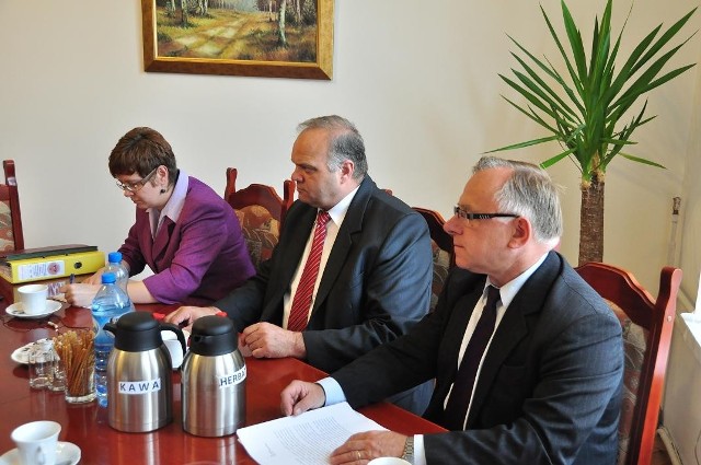 5 sierpnia w trybie pilnym na wniosek starosty Ryszarda Goławskiego odbyło się spotkanie członków Powiatowego Zespołu Zarządzania Kryzysowego