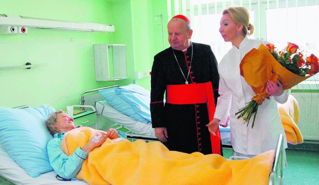 Poświęcenie nowego oddziału w nowotarskim szpitalu było okazją do spotkania się kardynała Dziwisza z chorymi