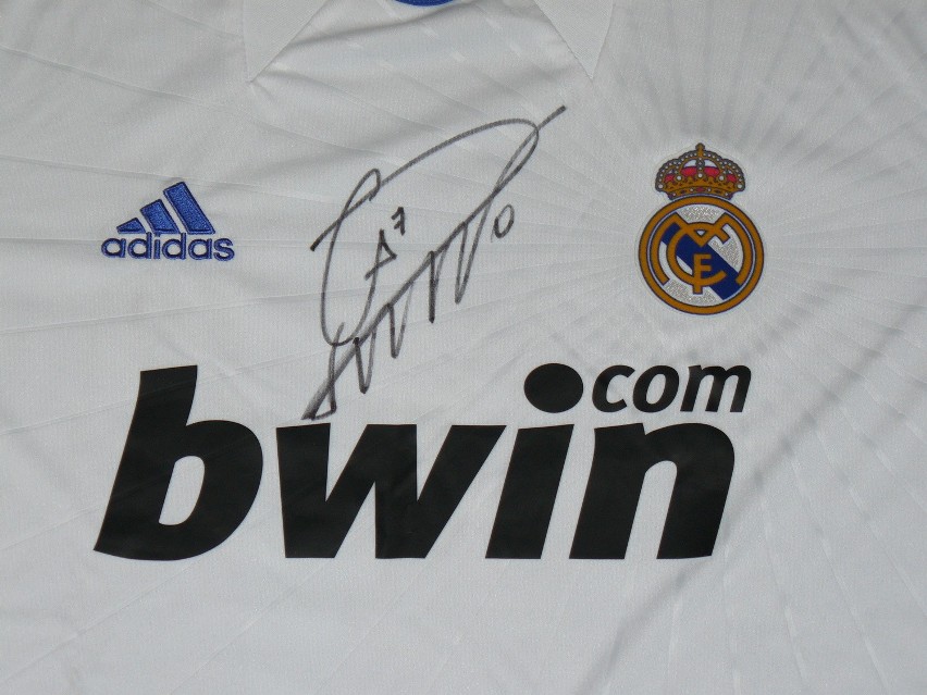 Ronaldo i Dudek z Realu mają dla was koszulki z autografami!