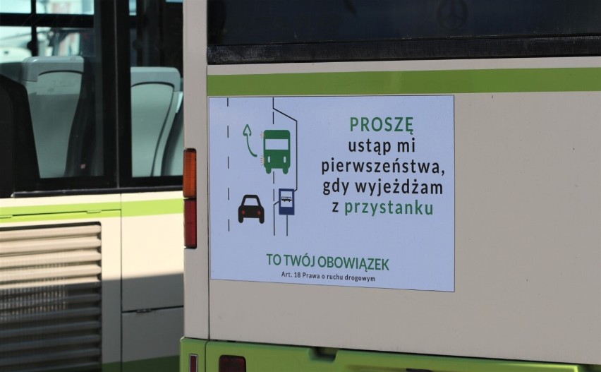  Chełm. Miejskie autobusy często mają problem z ponownym włączeniem się do ruchu! Nowa akcja informacyjna ma w tym pomóc