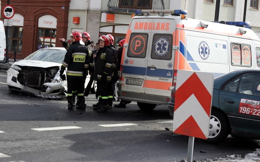 Wypadek na skrzyżowaniu Narutowicza i Okopowej (FOTO)