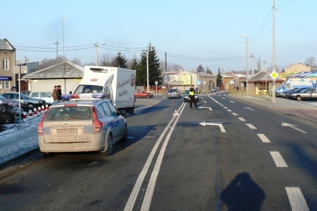 75-latek przechodził przez jezdnię w niedozwolonym miejscu