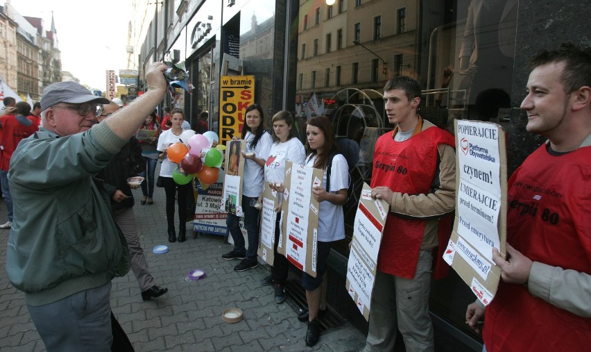 Katowice: Protest Sierpnia 80 przeciwko rządowym cięciom [ZDJĘCIA]