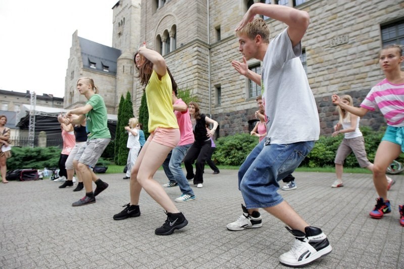 Centrum Kultury "Zamek"...