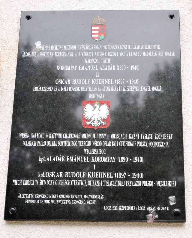 Tablica na cmentarzu wojskowym św. Jerzego w Łodzi, upamiętniająca pochodzących z Węgier oficerów Wojska Polskiego, którzy zostali w 1940 roku zamordowani przez NKWD